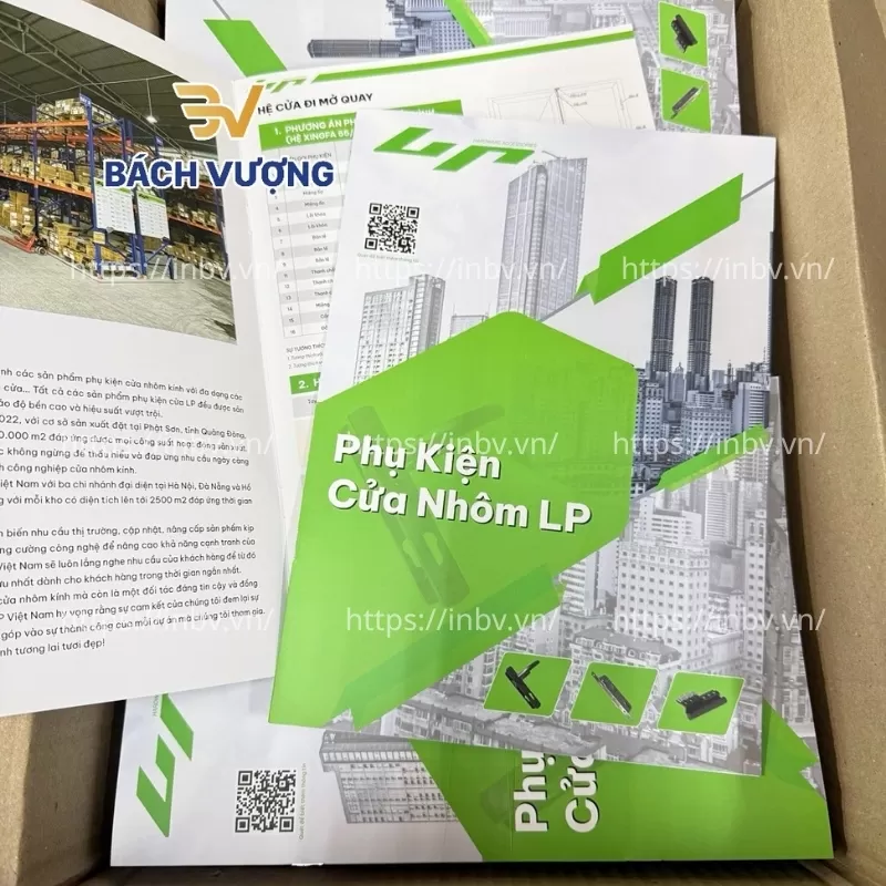 Mẫu in catalogue cho phụ kiến gắn cửa nh&ocirc;m k&iacute;nh
