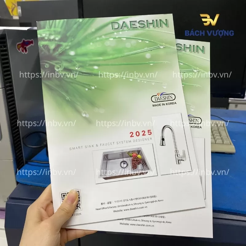 Mẫu in catalogue sản phẩm thiết bị nh&agrave; tắm, vệ sinh