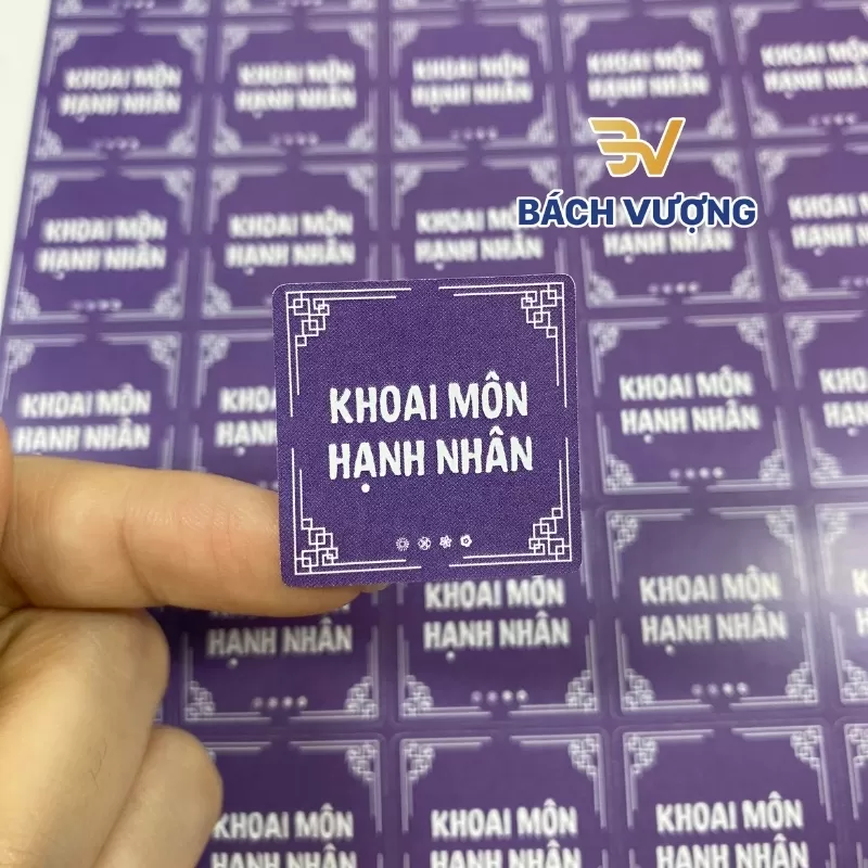 Tem nh&atilde;n giấy d&aacute;n tr&ecirc;n b&aacute;nh nướng 