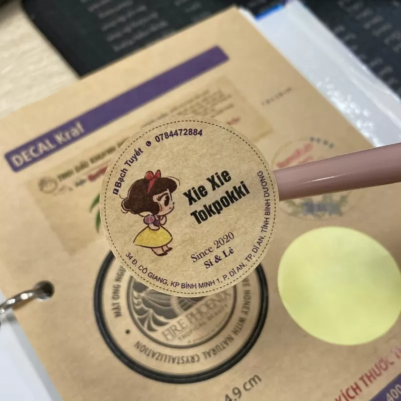 Tem nh&atilde;n in giấy kraft