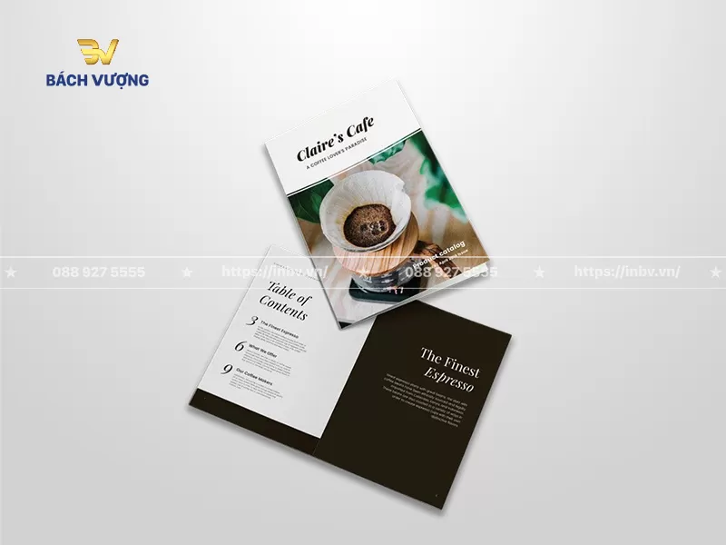 mẫu catalogue coffee khổ đứng trang b&igrave;a nổi bật sử dụng phối cảnh kh&ocirc;ng gian c&ugrave;ng sản phẩm tr&ecirc;n nền đen huyền b&iacute;