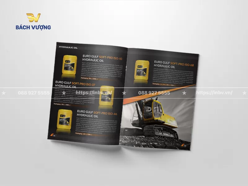 Thiết kế trang mẫu catalogue dầu nhớt thủy lực giới thiệu sản phẩm bố cục chia ngăn r&otilde; r&agrave;ng hiển thị trực quan h&igrave;nh ảnh can dầu, m&aacute;y hoạt động tr&ecirc;n c&ocirc;ng trường c&ugrave;ng th&ocirc;ng số kỹ thuật chi tiết