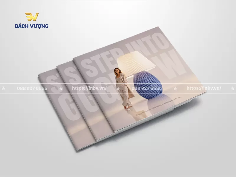 mẫu catalogue đ&egrave;n trang tr&iacute; m&agrave;u pastel nhẹ nh&agrave;ng kết hợp h&igrave;nh ảnh người mẫu & đ&egrave;n b&agrave;n gốm sứ xếp ly thời trang