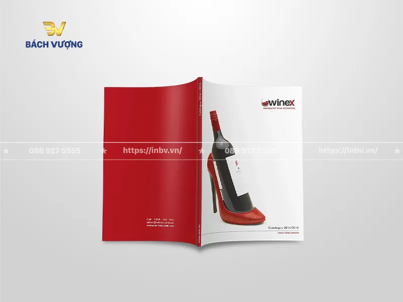 mẫu catalogue rượu thiết kế b&igrave;a đ&ocirc;i với h&igrave;nh ảnh biểu tượng chai vang đặt trong gi&agrave;y cao g&oacute;t m&agrave;u đỏ độc đ&aacute;o mang sự quyến rũ, ki&ecirc;u kỳ