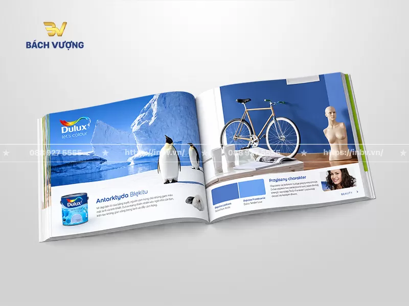 mẫu catalogue sơn giới thiệu bộ sưu tập sắc xanh độc đ&aacute;o một b&ecirc;n m&ocirc; tả kh&ocirc;ng gian băng gi&aacute; tự nhi&ecirc;n c&ugrave;ng lon sơn minh họa, một b&ecirc;n l&agrave; kh&ocirc;ng gian nội thất thực tế ứng dụng t&ocirc;ng m&agrave;u xanh dương hiện đại phối c&ugrave;ng c&aacute;c vật dụng decor