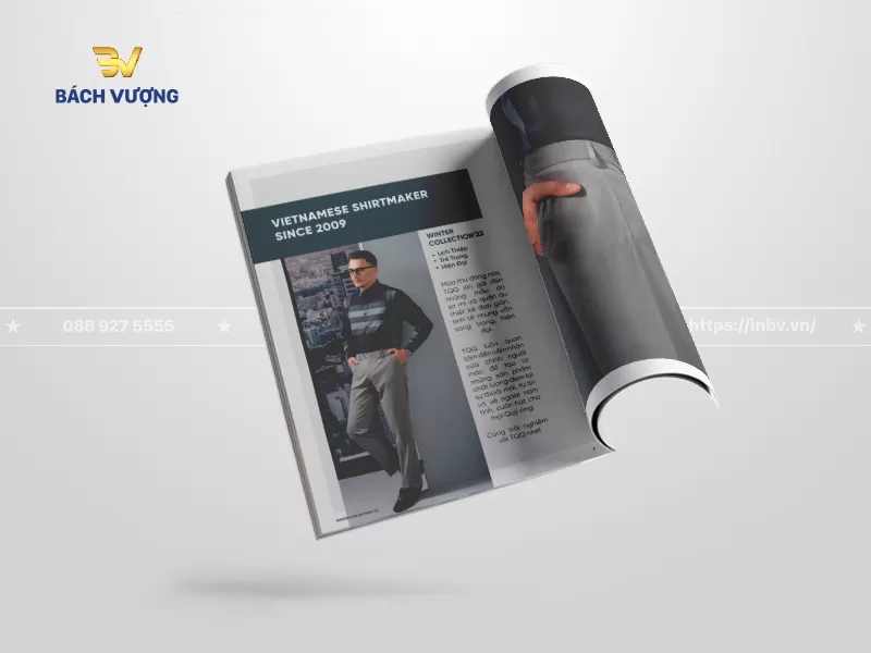 mẫu catalogue thời trang d&aacute;ng đứng hiển thị h&igrave;nh ảnh người mẫu k&egrave;m văn bản m&ocirc; tả bộ sưu tập m&ugrave;a đ&ocirc;ng