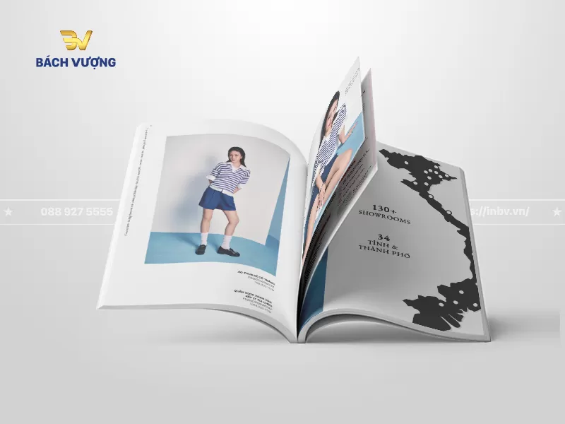 Phối cảnh lật trang mẫu catalogue thời trang nữ giới thiệu trang phục &aacute;o thun t&iacute;ch hợp bản đồ hệ thống cửa h&agrave;ng tại c&aacute;c tỉnh th&agrave;nh