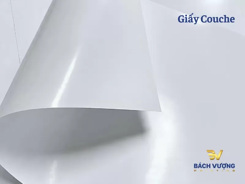 Bề mặt giấy Couche trắng mịn, c&oacute; độ b&oacute;ng nhẹ v&agrave; bắt s&aacute;ng tốt chuy&ecirc;n d&ugrave;ng trong in ấn chất lượng cao