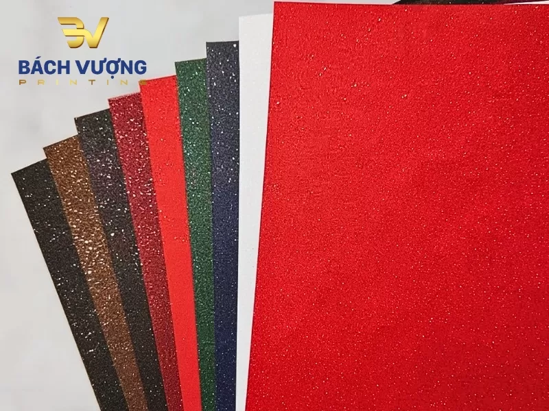 Chất liệu giấy mỹ thuật nhũ kim tuyến cao cấp c&oacute; độ bắt s&aacute;ng mạnh, m&agrave;u sắc rực rỡ
