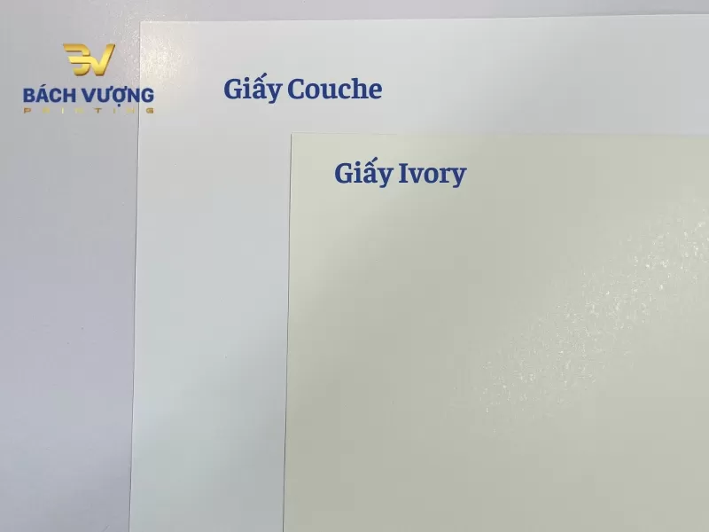 Trực quan sự kh&aacute;c biệt về tone m&agrave;u giấy Couche sở hữu sắc trắng s&aacute;ng, trong khi giấy Ivory mang m&agrave;u sắc trắng ng&agrave;